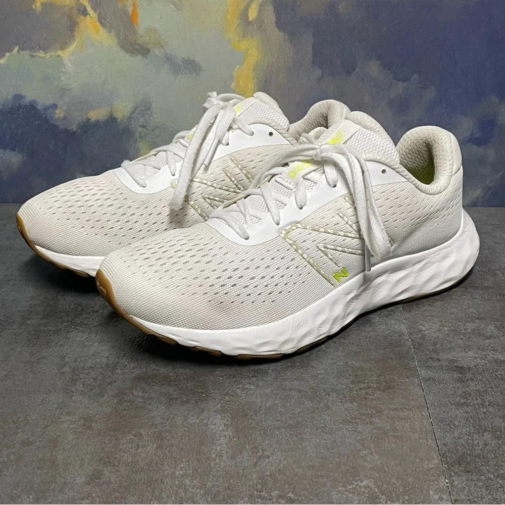 New Balance 520V8  Women's White Running Shoes Size 7.5B - Picture 2 of 16